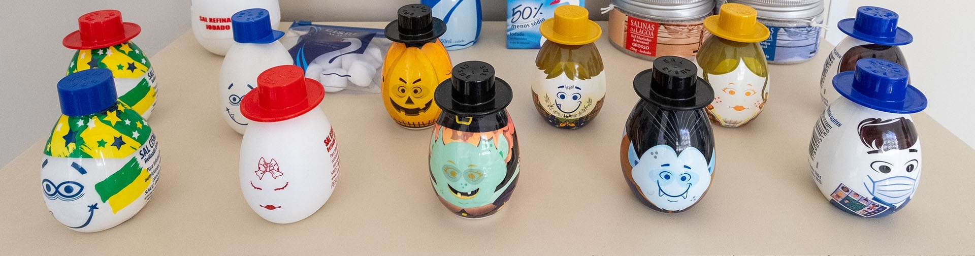 Foto do saleiro ovo da Sal Cisne em diversos desenhos (Foto: Vinícius Magalhães)