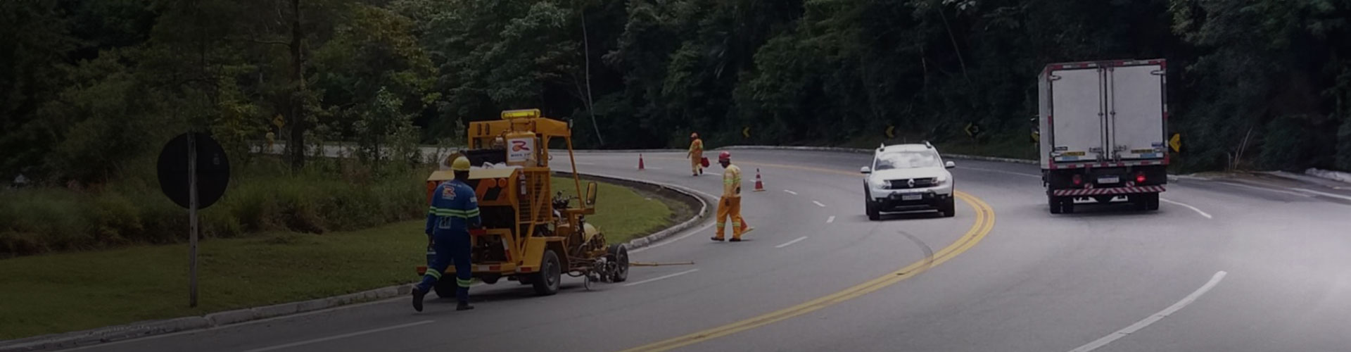 Manutenção na BR-116, trecho Macacu-Friburgo, no Centro-Norte fluminense (Divulgação)