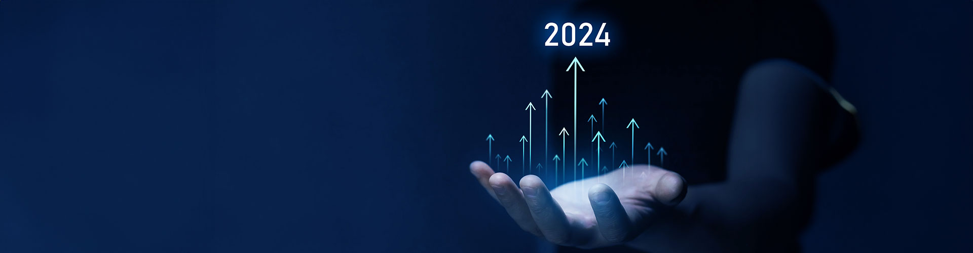 2024 saltando da palma da mão indicando um ano positivo