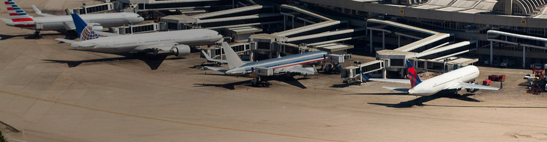Aviões no pátio do Aeroporto Galeão