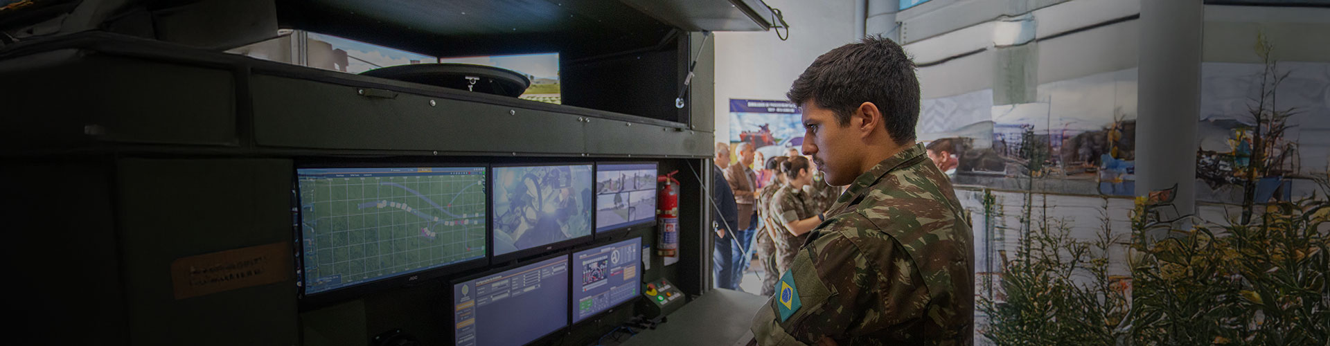Militares em simulador desenvolvido pela Firjan SENAI