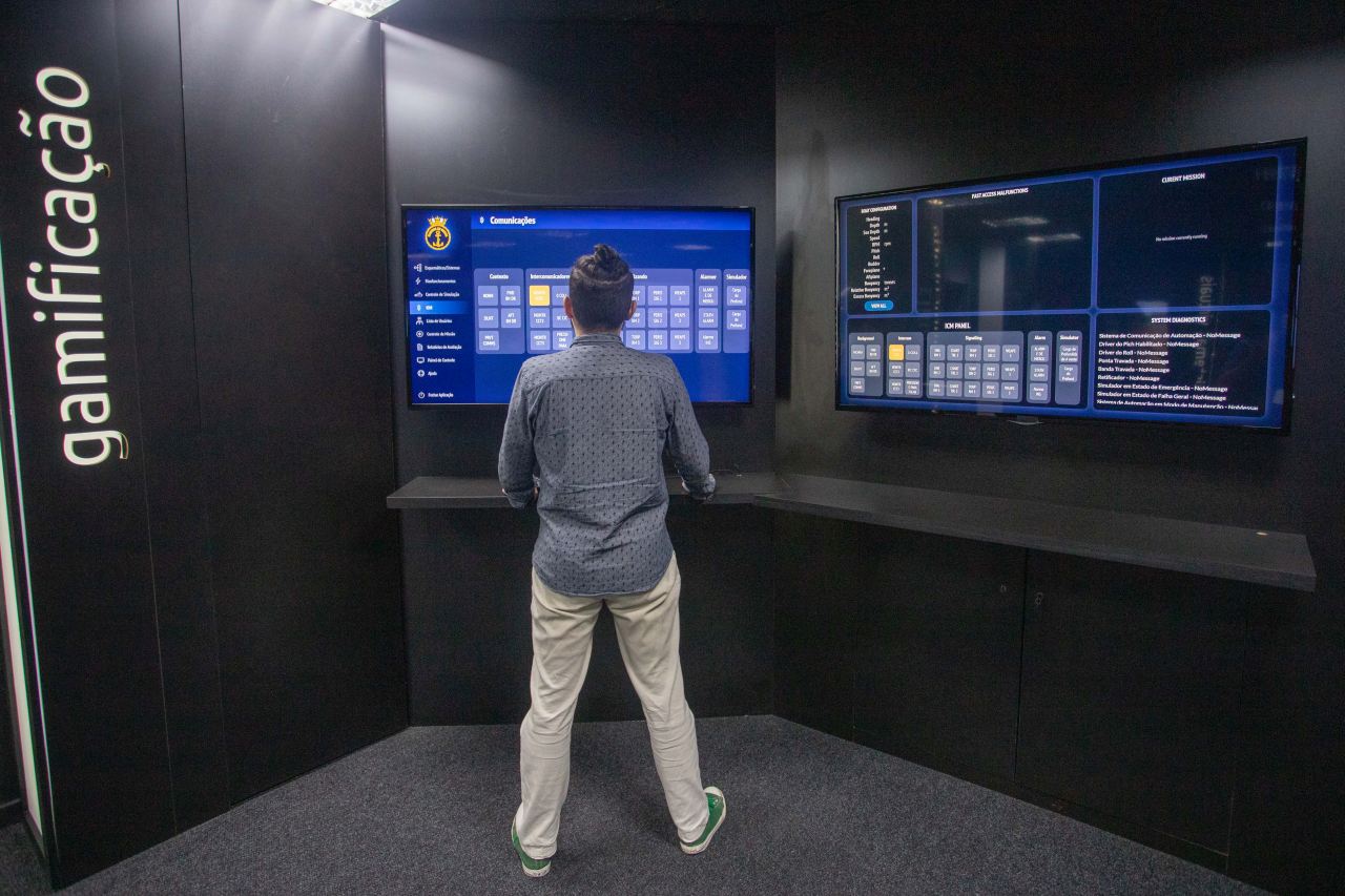 Simulador de imersão de submarinos da Classe Tupi, desenvolvido para a Marinha do Brasil (Foto: Vinícius Magalhães)