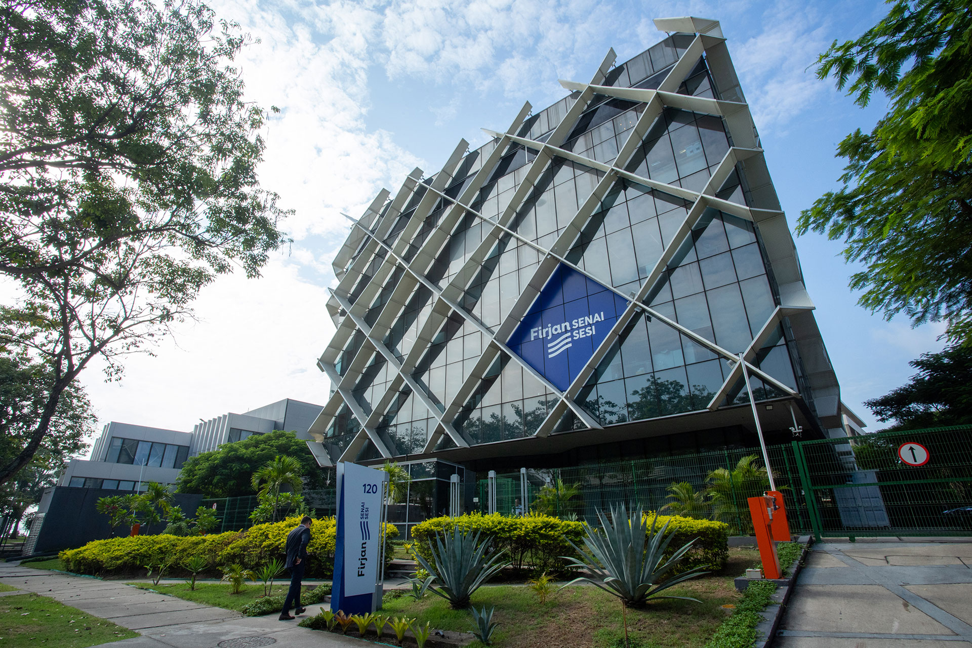 Fachada do SENAI SESI