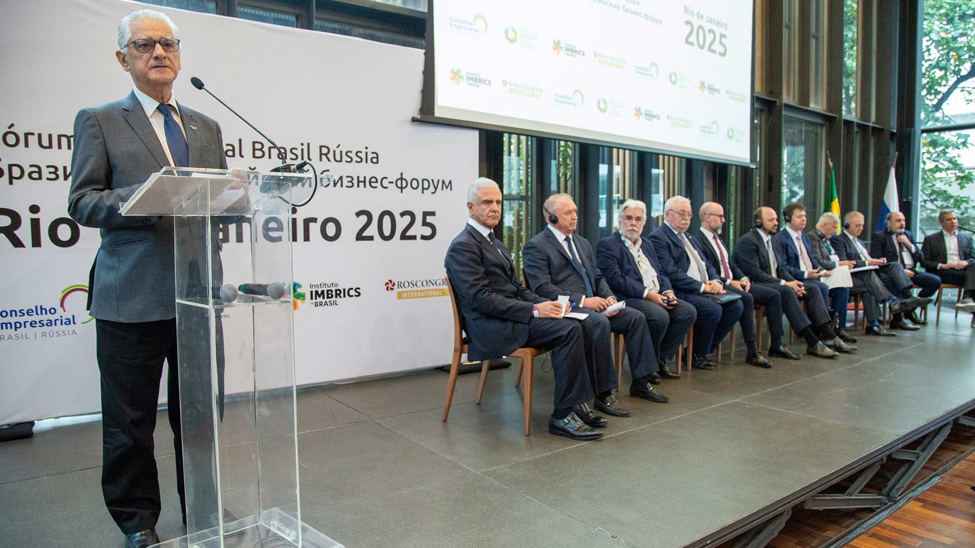 Caetano no fórum Brasil-Rússia